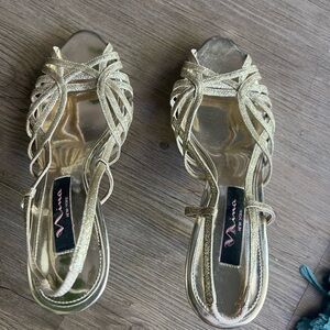 Nina gold shimmer strappy sandal size 8.5